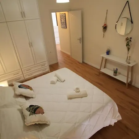 Apartamento Luxurious Overlooking The Sea